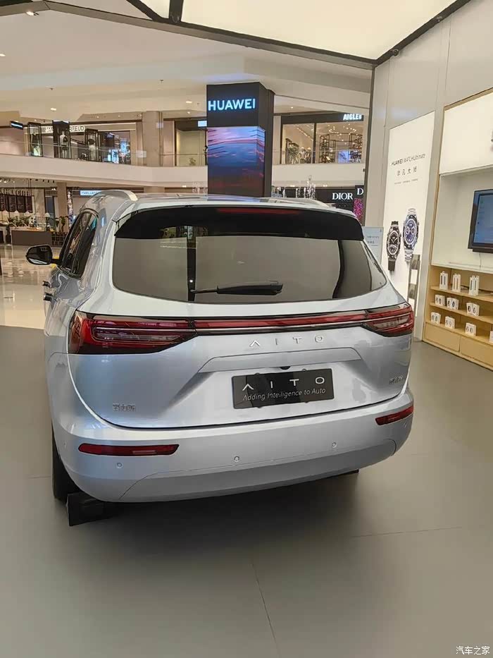 问界m7是aito品牌旗下的一款豪华智驾中大型suv智能