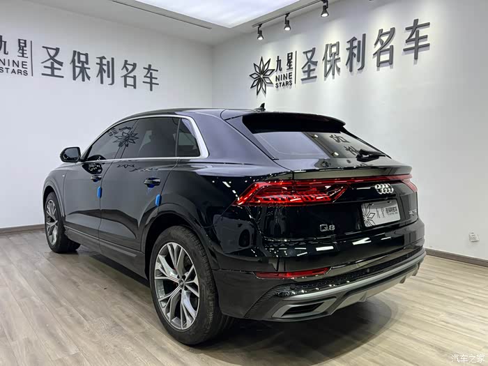 23年 奥迪q8 55 tfsi 臻选动感型 3400公里准