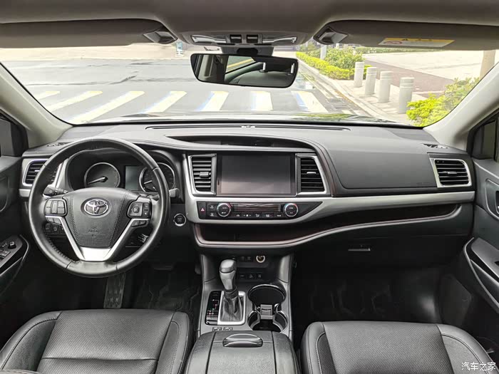 丰田 汉兰达 2018款 2.0t 四驱尊贵版 国vi(官价