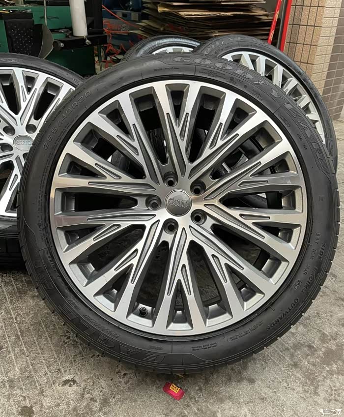 奥迪a8轮毂20寸带轮胎喜欢的看过来