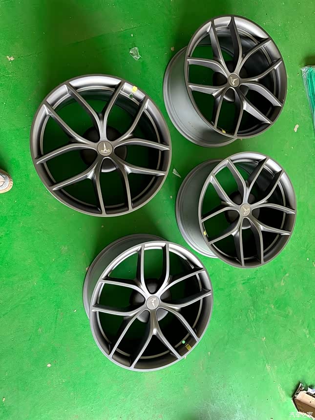 model3p版零重力19寸拆车轮毂有四条倍耐力轮胎