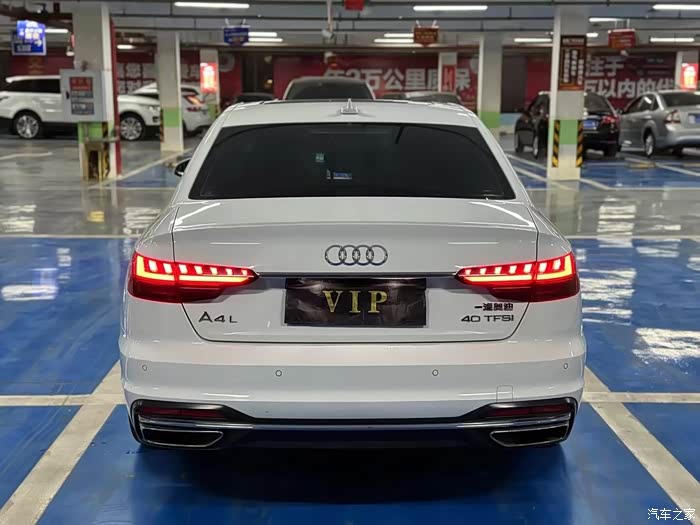 出一台21年奥迪a4l价格19万多点点原车一手户