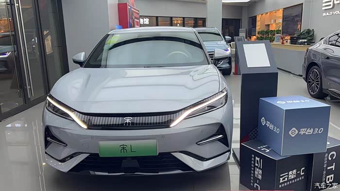 宋l这个皓月白真的很耐看! 他和传统的白色不一样,是那种带点