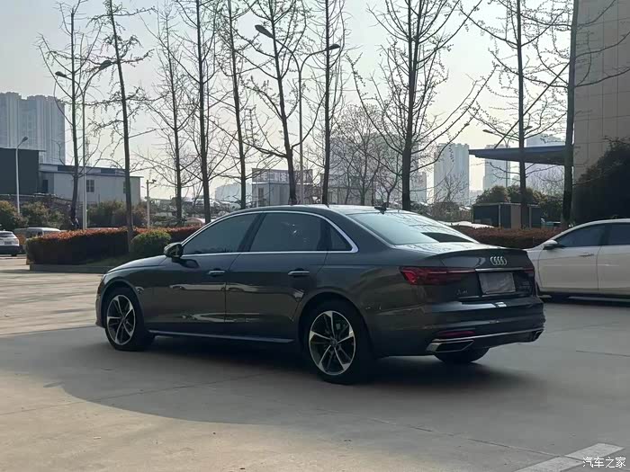 2020年上牌奥迪a4l时尚致雅型安全行驶4w公里带