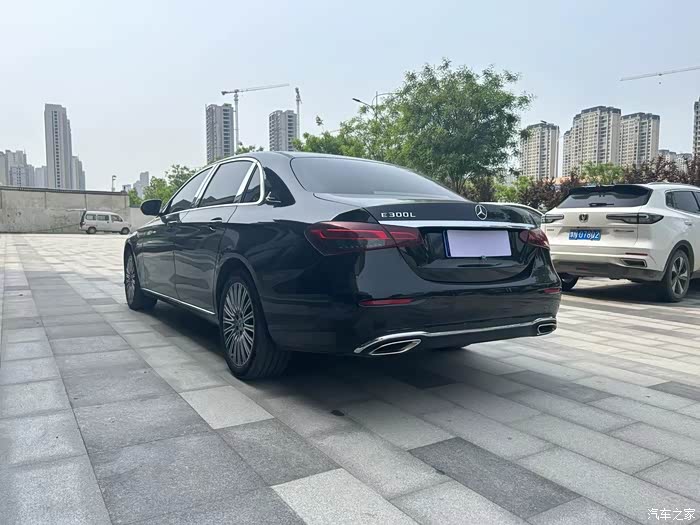 20年奔驰e300l时尚型,前嘴瑕疵修复,价格不高,全款29