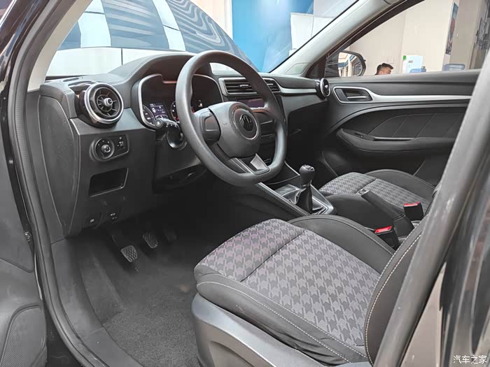 首付6888开回家新车到家2017年上牌名爵zs手动1