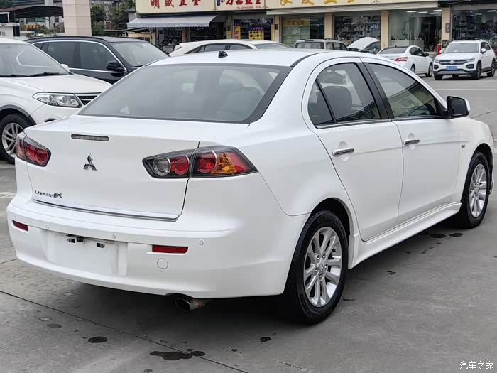 11年年三菱翼神广州一手18自动挡带天窗换挡拨片