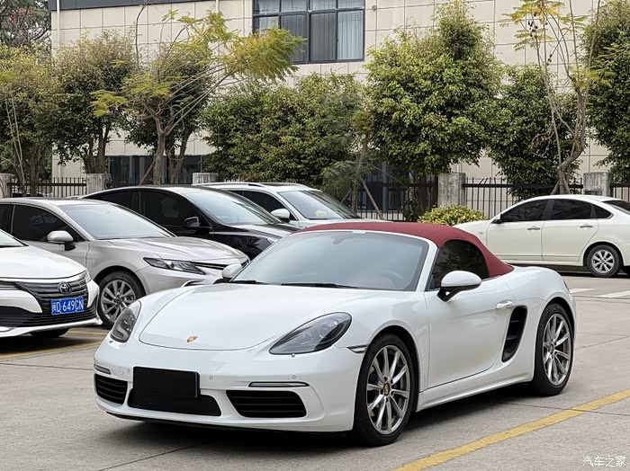 20年3月保时捷718白红配色pdls大灯r19轮毂