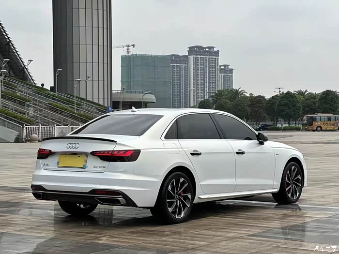 出售一台奥迪a4l2023款40tfsi时尚致雅型