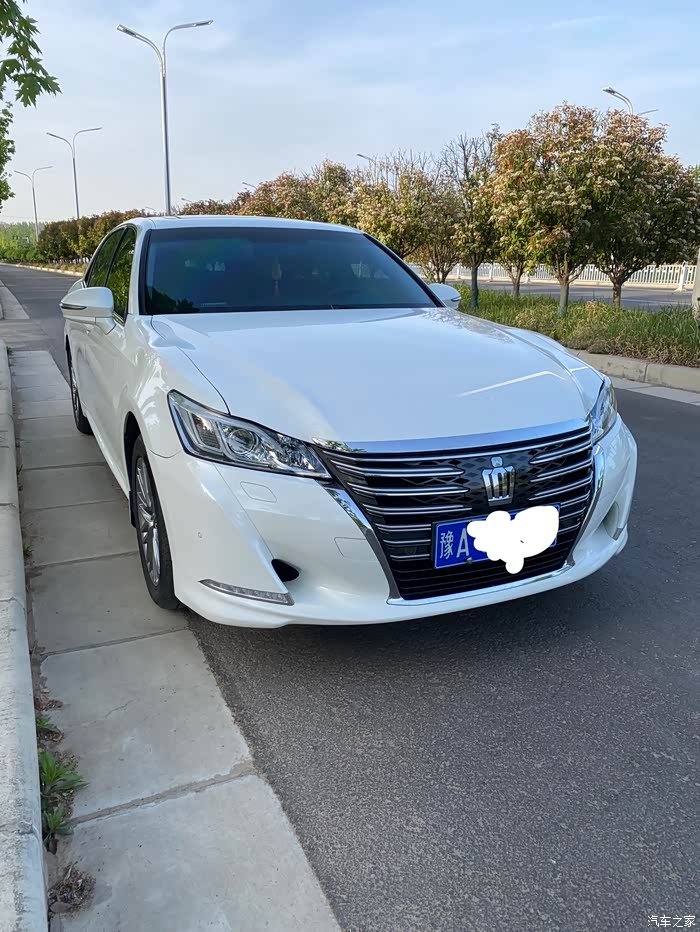 出一台:丰田皇冠15款2.5l智享天窗版16年9月上牌,安全