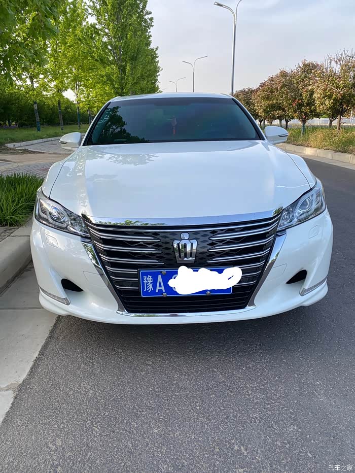 出一台:丰田皇冠15款2.5l智享天窗版16年9月上牌,安全