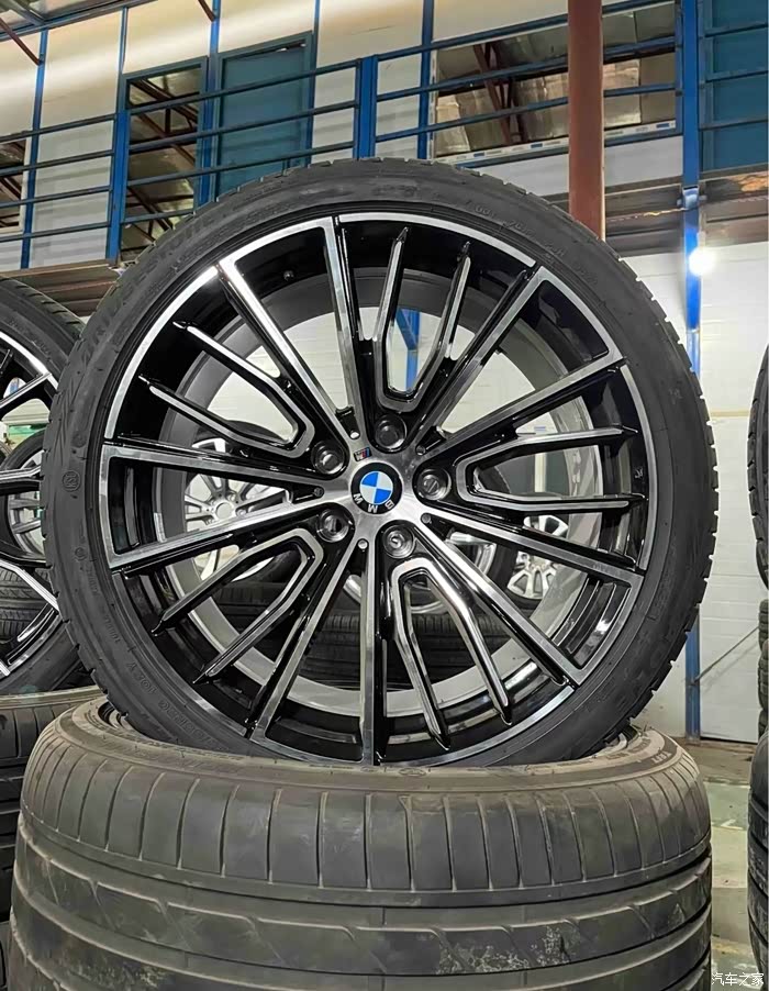 20寸宝马840m轮毂轮胎精品套件感兴趣的可以来