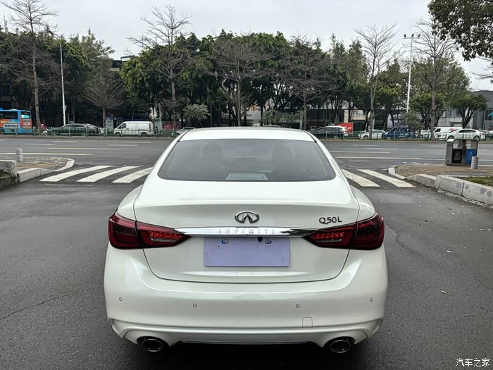 21年上牌英菲尼迪q50l目前一手车实表两万公里