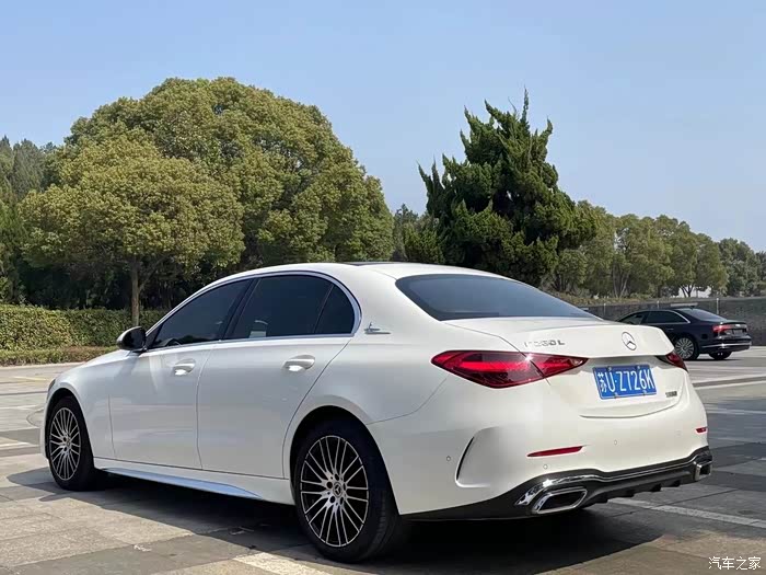 22年奔驰c260l运动版新车上路40万极品车况仅一个