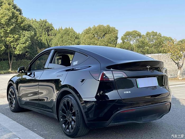 特斯拉model y2022款图片