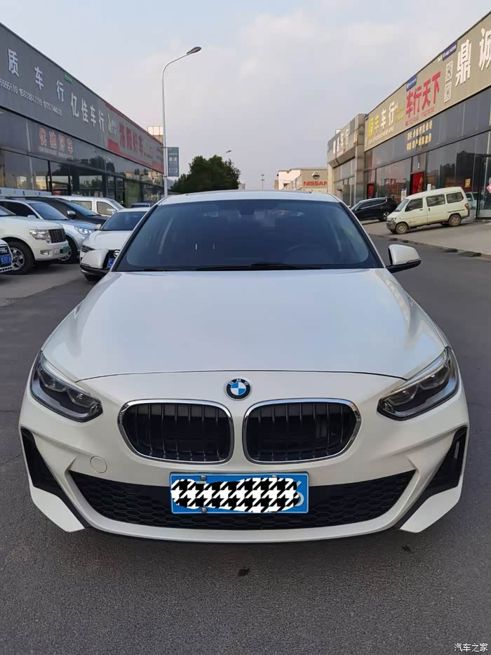 19年12月上牌宝马120i运动套,个人一手车,全景天窗,双