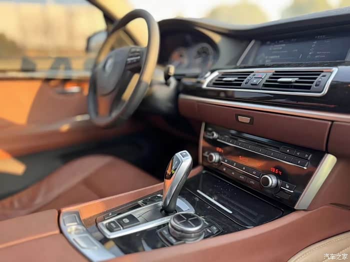 13年9月宝马535gt30t典雅一手车61万