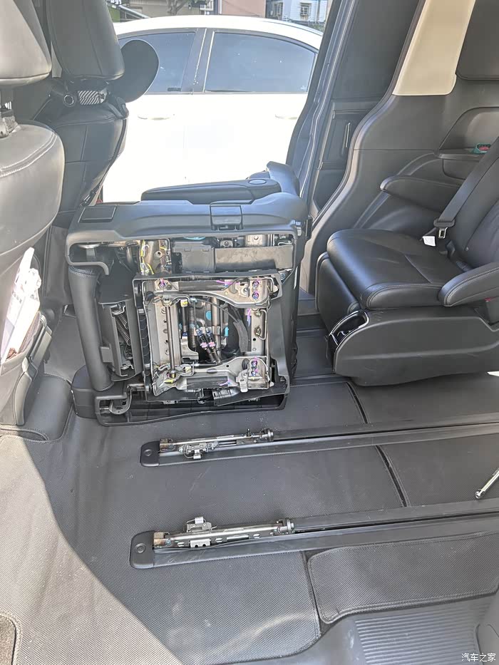 奥德赛中排座椅旋转360度 无损安装