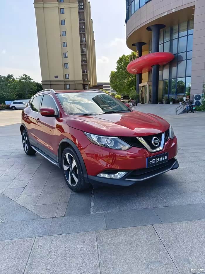 拿下18年日产逍客,9万公里里程2.0l排量,自动挡,显示屏