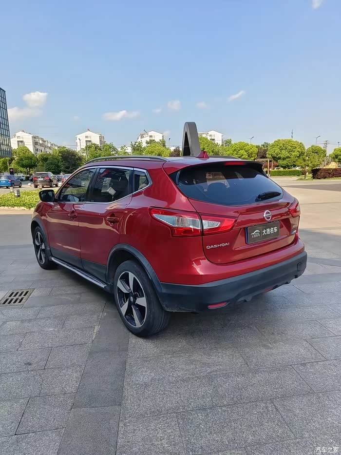 拿下18年日产逍客,9万公里里程2.0l排量,自动挡,显示屏