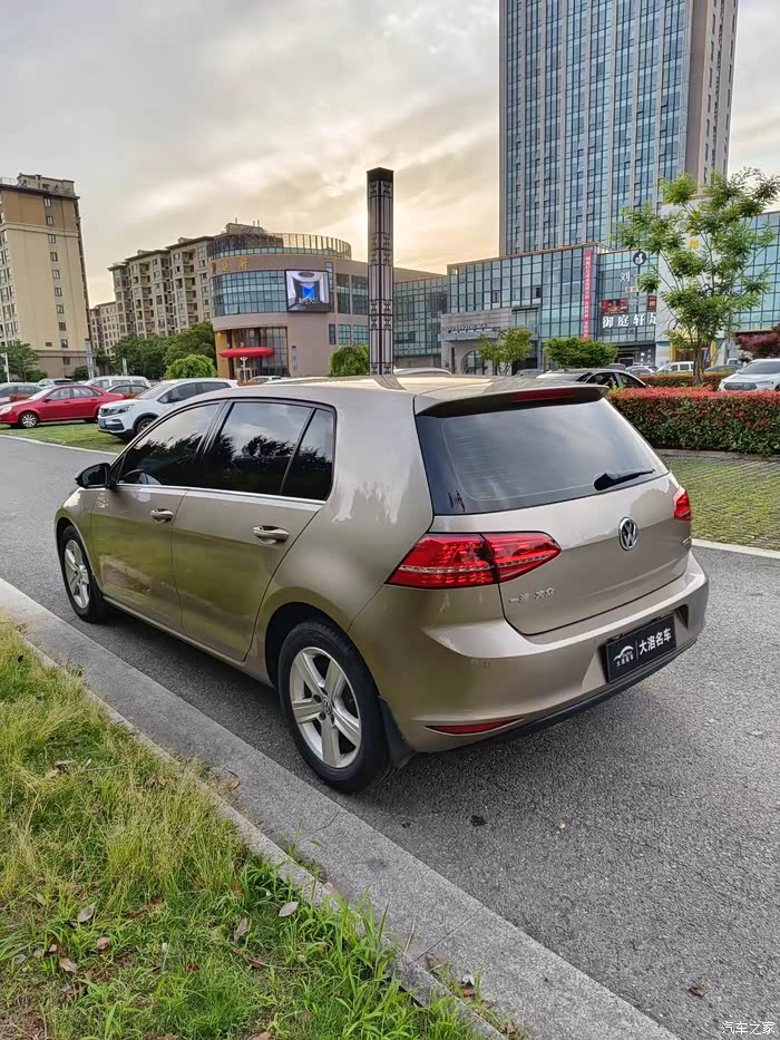 拿下16年大众高尔夫,1.6l 10万公里 织物座椅,大天窗