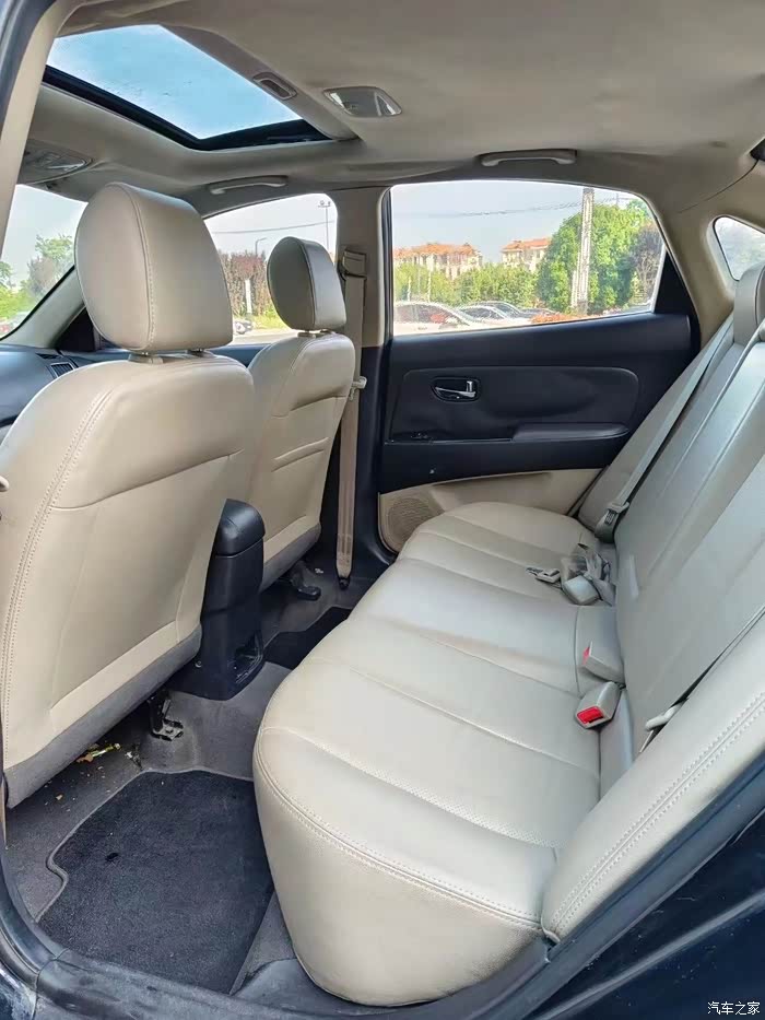 新到2012年现代悦动,自动挡带天窗,排量1.6 真皮座椅