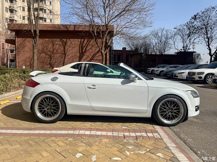 2009年奥迪tt敞篷已经由北京外迁内蒙车况板正1