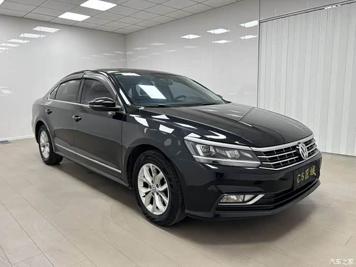 17年帕萨特自动18t方向盘按键大屏导航恒温空调