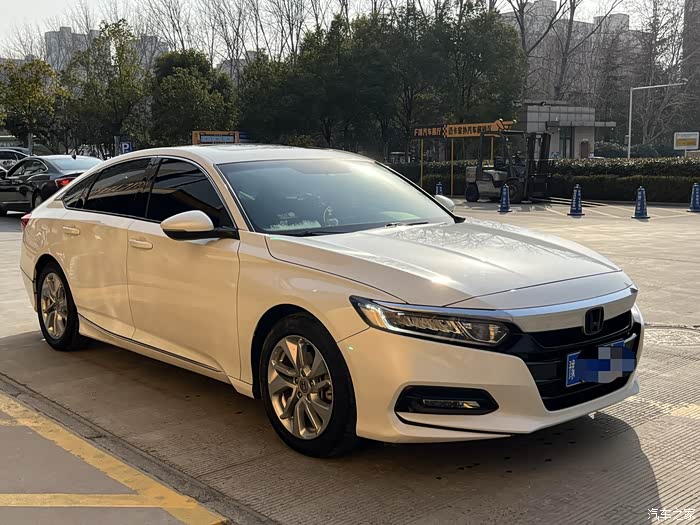 出19年底雅阁18款260精英原版车况加装全车多色氛围