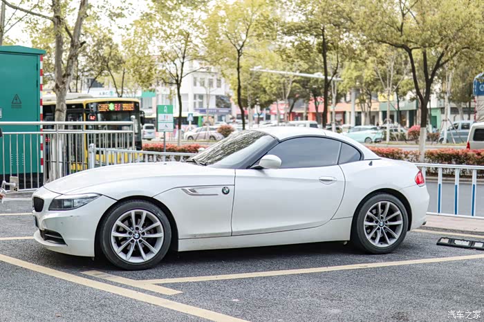 客户宝马z416款双门硬顶敞篷轿跑车况良好无事故实表六