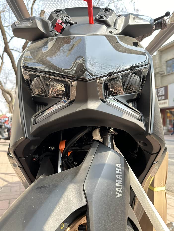 开箱提车23款xmax300暗夜灰