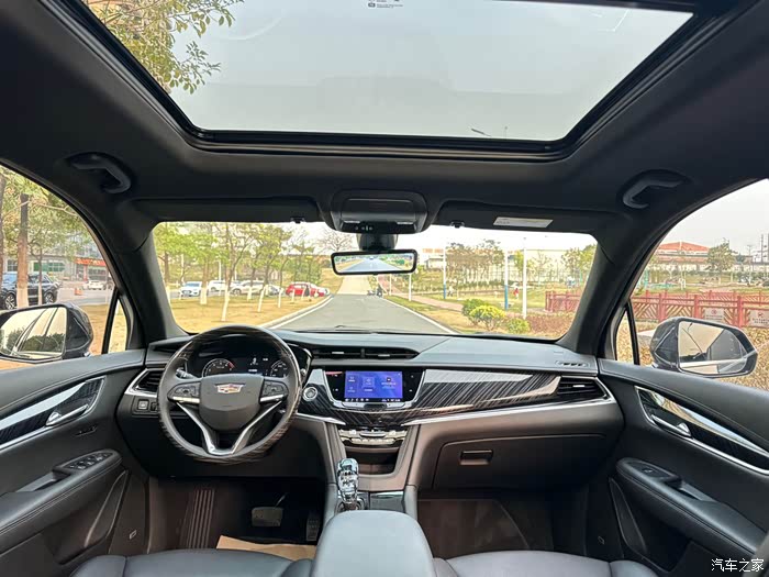 出一台一手2023年7月2022款凯迪拉克xt6六座两驱