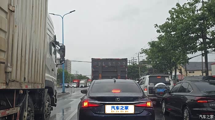 今天中雨下了一天了一会下班肯定又是大堵车,真想早点回去啊,奈