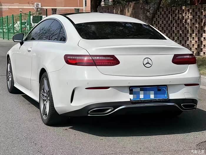 17年奔驰e200轿跑 美女一手车 全景天窗 大连屏 64色