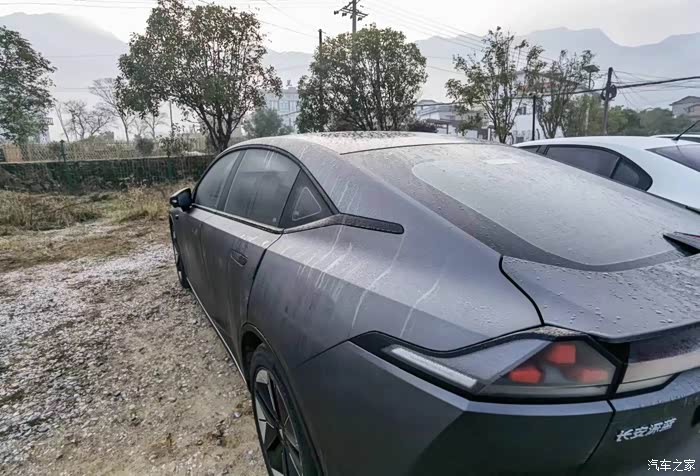 荣耀版很流行深蓝也出了荣耀版过完年比亚迪率先打出来各种车