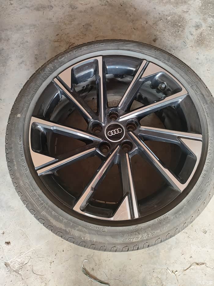 出22款18寸刀锋轮毂一万多公里拆车轻微使用痕迹未失圆