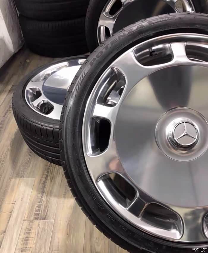 >0奔驰s级论坛>奔驰迈巴赫s560原车正品拆车20寸一套配胎>700_850