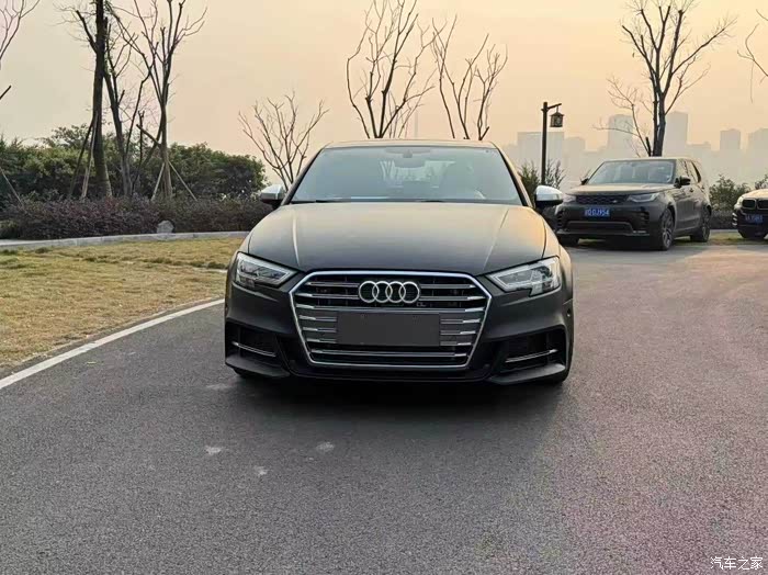 奥迪s32017款改款s320tlimousin