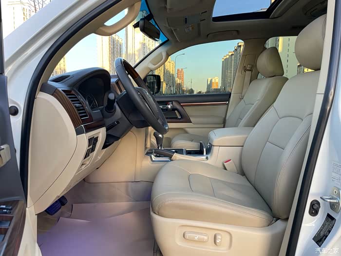 丰田兰德酷路泽进口2016款4600v8中东版