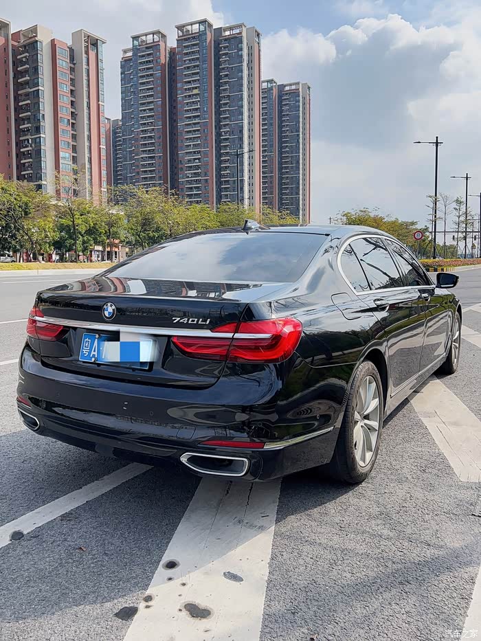 出17款宝马730li豪华版一手747万公里