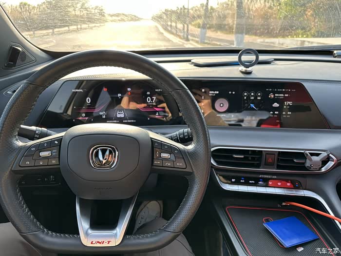 长安unit的后备箱满足家用需求