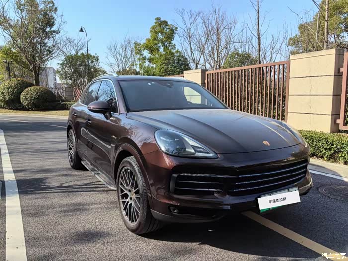 22年保时捷卡宴混动个人一手车行驶17万公里原版原漆
