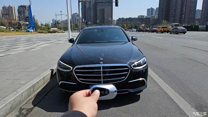 点击:>242|回复:>4奔驰s级论坛>到店21年极品s400l豪华3.0t?