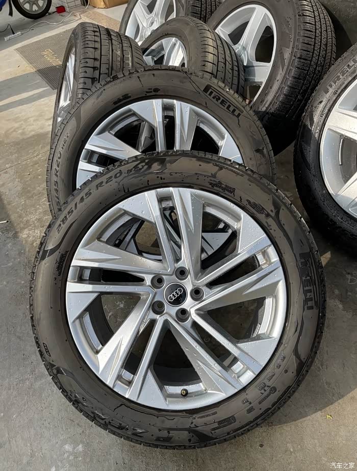 20寸奥迪q7原车轮毂轮胎喜欢的看过来