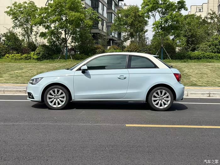 12年奥迪a1 比利时纯进口 行驶里程13万公里 全车原版