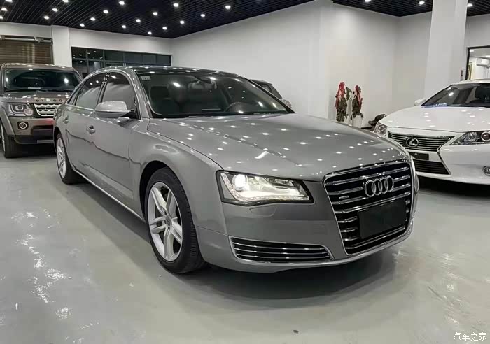 2013年的老豪车,今年太不受待见了,被电车整的像古董