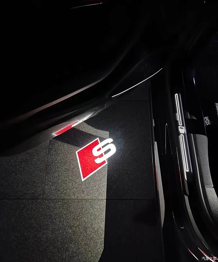 奥迪车门照地灯这个太帅了高清够大
