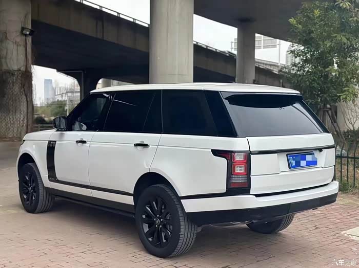 最新拿下17年4月上牌中规路虎行政加长新车指导价168万