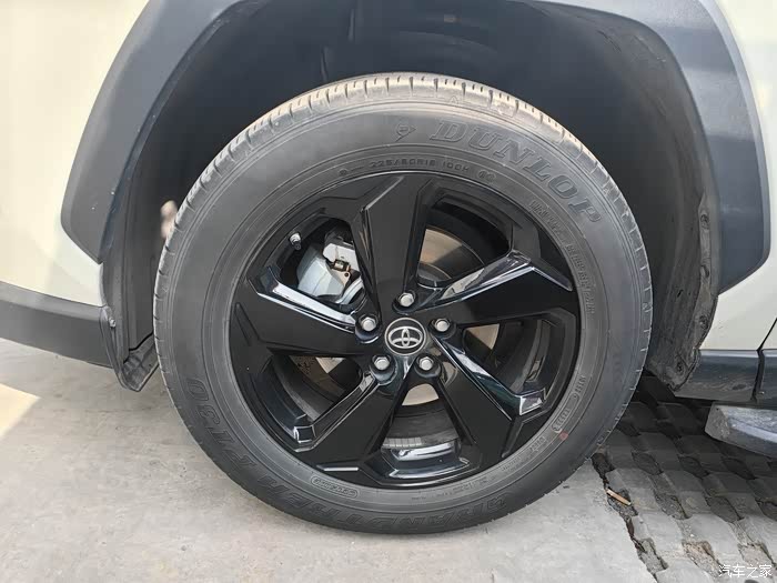 点击:>1|回复:>0rav4荣放双擎e 论坛>在轮胎店进行了轮胎垂直换位,左