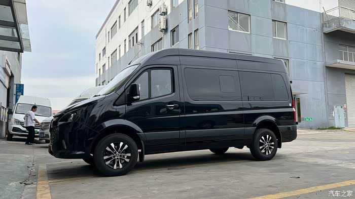 图雅诺大麦2.8t自动挡四驱宿营车手续